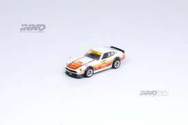 Datsun  - 240Z white/brown/yellow/red - 1:64 - Inno Models - in64-240Z-ENEOS - in64-240Z-ENEOS | Toms Modelautos