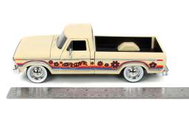 Ford  - F-150 1979 creme - 1:24 - Jada Toys - 31609 - jada31609 | Toms Modelautos