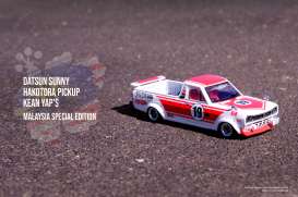 Nissan  - Sunny Hakatora pick-up 2022 red/white - 1:64 - Inno Models - in64-HKT-KY19 - in64HKT-KY19 | Toms Modelautos