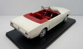 Ford  - Mustang convertible 1965 creme - 1:24 - Magazine Models - MVQ2 - mag24MVQ2 | Toms Modelautos