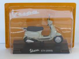 Vespa  - ET4 2003 beige-white - 1:18 - Magazine Models - X26ALA0055 - MagVes0055 | Toms Modelautos