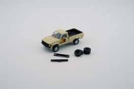 Toyota  - Hilux ivory - 1:64 - BM Creations - 64B0226 - BM64B0226lhd | Toms Modelautos
