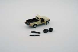 Toyota  - Hilux ivory - 1:64 - BM Creations - 64B0226 - BM64B0226lhd | Toms Modelautos