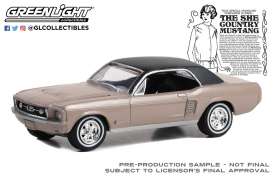 Ford  - Mustang 1967 autumn smoke - 1:64 - GreenLight - 30426 - gl30426 | Toms Modelautos
