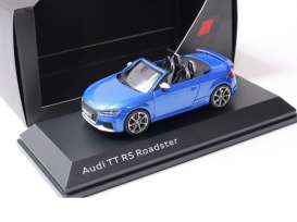 Audi  - TT RS Roadster 2017 ara blue metallic - 1:43 - Spark - 11040 - Audi5011610532 | Toms Modelautos