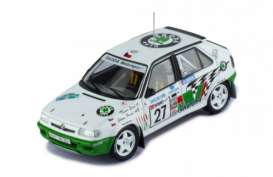 Skoda  - Felicia 1995 white/green - 1:43 - IXO Models - Rac413A - ixrac413A | Toms Modelautos