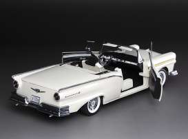 Ford  - Fairlane 500 Skyliner 1957 white - 1:18 - SunStar - 1346 - sun1346 | Toms Modelautos