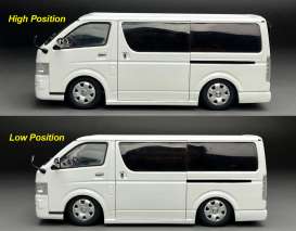 Toyota  - Hiace H2000 SuperGL white - 1:24 - SunStar - 51011 - sun51011 | Toms Modelautos