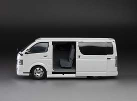 Toyota  - Hiace H2000 SuperGL white - 1:24 - SunStar - 51011 - sun51011 | Toms Modelautos