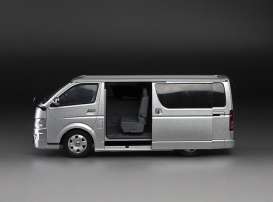 Toyota  - Hiace H2000 SuperGL silver - 1:24 - SunStar - 51012 - sun51012 | Toms Modelautos