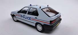 Renault  - 19 1994 artic white - 1:18 - Triple9 Collection - 1800455 - T9-1800455 | Toms Modelautos
