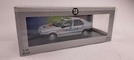 Renault  - 19 1994 artic white - 1:18 - Triple9 Collection - 1800455 - T9-1800455 | Toms Modelautos