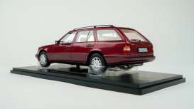 Mercedes Benz  - E Class T-model 1995 almandine red - 1:18 - Triple9 Collection - 1800362 - T9-1800362 | Toms Modelautos