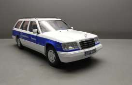 Mercedes Benz  - E Class T-model 1995 white/blue - 1:18 - Triple9 Collection - 1800363 - T9-1800363 | Toms Modelautos