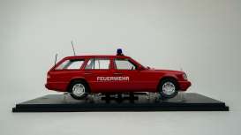 Mercedes Benz  - E Class T-model 1995 signal red - 1:18 - Triple9 Collection - 1800364 - T9-1800364 | Toms Modelautos