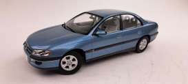 Opel  - Omega B 1996 polar blue metallic - 1:18 - Triple9 Collection - 1800431 - T9-1800431 | Toms Modelautos