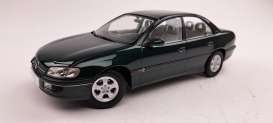 Opel  - Omega B 1996 jungle green - 1:18 - Triple9 Collection - 1800433 - T9-1800433 | Toms Modelautos