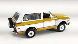 Chevrolet  - K5 Blazer 1971 mustard/white - 1:18 - Acme Diecast - 1807713 - acme1807713 | Toms Modelautos