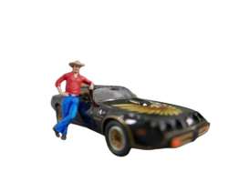 Figures diorama - Burt Reynolds Bandits red/blue - 1:64 - Cartrix - CTLE64006 - CTLE64006 | Toms Modelautos