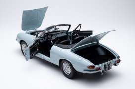 Alfa Romeo  - 1600 Duetto Spider 1966 light blue metallic - 1:18 - Touring Modelcars - 18120002 - TMC18120002 | Toms Modelautos