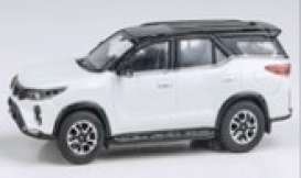 Toyota  - Fortuner 2023 platinum white - 1:64 - Para64 - 65721 - pa65721 | Toms Modelautos