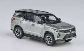 Toyota  - Fortuner 2023 silver - 1:64 - Para64 - 55722 - PB55722 | Toms Modelautos