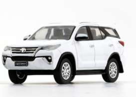 Toyota  - Fortuner 1998 white - 1:64 - BM Creations - 64B0423 - BM64B0423 | Toms Modelautos