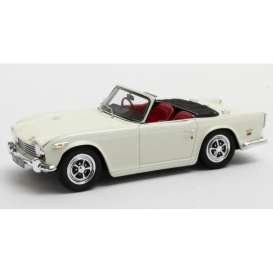 Triumph  - TR5 PI 1967 new white - 1:43 - Matrix - 41902-043 - MX41902-043 | Toms Modelautos