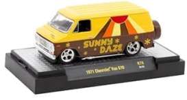 Chevrolet  - Van G10 1971 yellow/brown - 1:64 - M2 Machines - 32600R78-1971 - M2-32600R78-1971 | Toms Modelautos