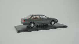 Volvo  - 850 1993 dark grey metallic - 1:18 - Triple9 Collection - 1800523 - T9-1800523 | Toms Modelautos