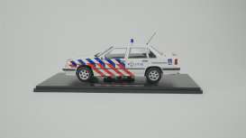Volvo  - 850 1993 white/blue/red - 1:18 - Triple9 Collection - 1800526 - T9-1800526 | Toms Modelautos