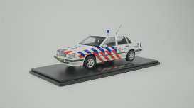 Volvo  - 850 1993 white/blue/red - 1:18 - Triple9 Collection - 1800526 - T9-1800526 | Toms Modelautos