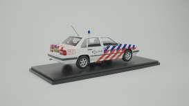 Volvo  - 850 1993 white/blue/red - 1:18 - Triple9 Collection - 1800526 - T9-1800526 | Toms Modelautos