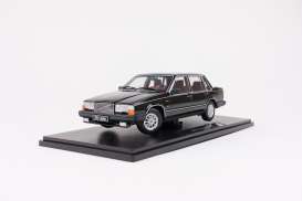 Volvo  - 760 1985 black - 1:18 - Triple9 Collection - 1800530 - T9-1800530 | Toms Modelautos