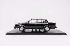 Volvo  - 760 1985 black - 1:18 - Triple9 Collection - 1800530 - T9-1800530 | Toms Modelautos