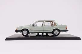 Volvo  - 760 1985 light green metallic - 1:18 - Triple9 Collection - 1800531 - T9-1800531 | Toms Modelautos