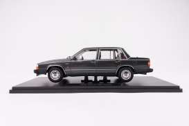 Volvo  - 760 1985 dark grey metallic - 1:18 - Triple9 Collection - 1800534 - T9-1800534 | Toms Modelautos