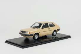 Volvo  - 343 1982 yellow-beige - 1:18 - Triple9 Collection - 1800540 - T9-1800540 | Tom's Modelauto's
