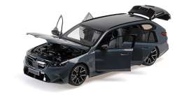 BMW  - M5 Touring 2024 grey metallic - 1:18 - Minichamps - 110023901 - mc110023901 | Toms Modelautos