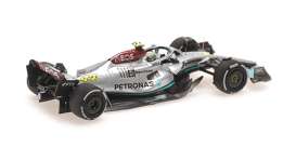 Mercedes Benz AMG - W13 2022 silver/green - 1:43 - Minichamps - 417221244 - mc417221244 | Toms Modelautos