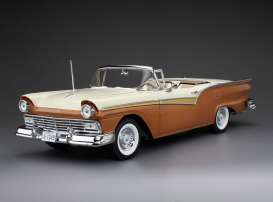 Ford  - Fairlane 500 Skyliner 1957 bronze/white - 1:18 - SunStar - 1349 - sun1349 | Tom's Modelauto's