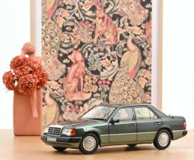 Mercedes Benz  - 230 E 1990 green - 1:18 - Norev - 183952 - nor183952 | Toms Modelautos