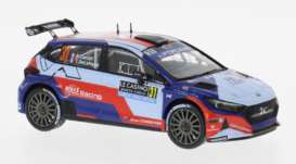 Hyundai  - i20 2025 blue/red - 1:43 - IXO Models - 1005371 - ixoram978 | Toms Modelautos
