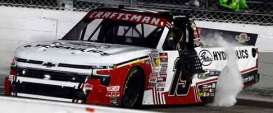 Chevrolet  - Silverado 2025 white/red - 1:64 - Action Racing Collectibles - W192565GATDCF - arcW192565GATDCF | Toms Modelautos