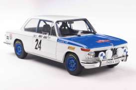 BMW  - 2002 TII 1969 white/blue - 1:18 - Solido - 1808603 - soli1808603 | Toms Modelautos