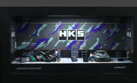 diorama Car Garage - HKS garage  various - 1:64 - Black Box Diorama - MO941302 - MO941302 | Toms Modelautos