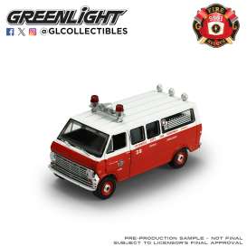 Ford  - Econoline Ambulance 1969 white/red - 1:64 - GreenLight - 67070B - gl67070B | Toms Modelautos