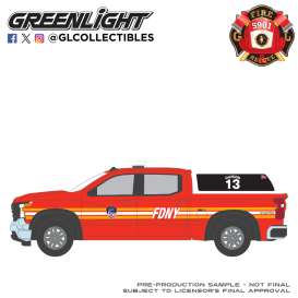 Chevrolet  - Silverado 2023 red - 1:64 - GreenLight - 67070E - gl67070E | Toms Modelautos