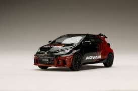 Toyota  - GR Yaris  2024 black/red - 1:64 - Hobby Japan - HJ643087AV - HJ643087AV | Toms Modelautos