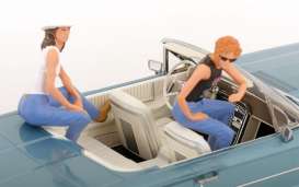 diorama Figures - Thelma & Louise   - 1:18 - KK - Scale - KKFIG025 - KKFIG025 | Toms Modelautos